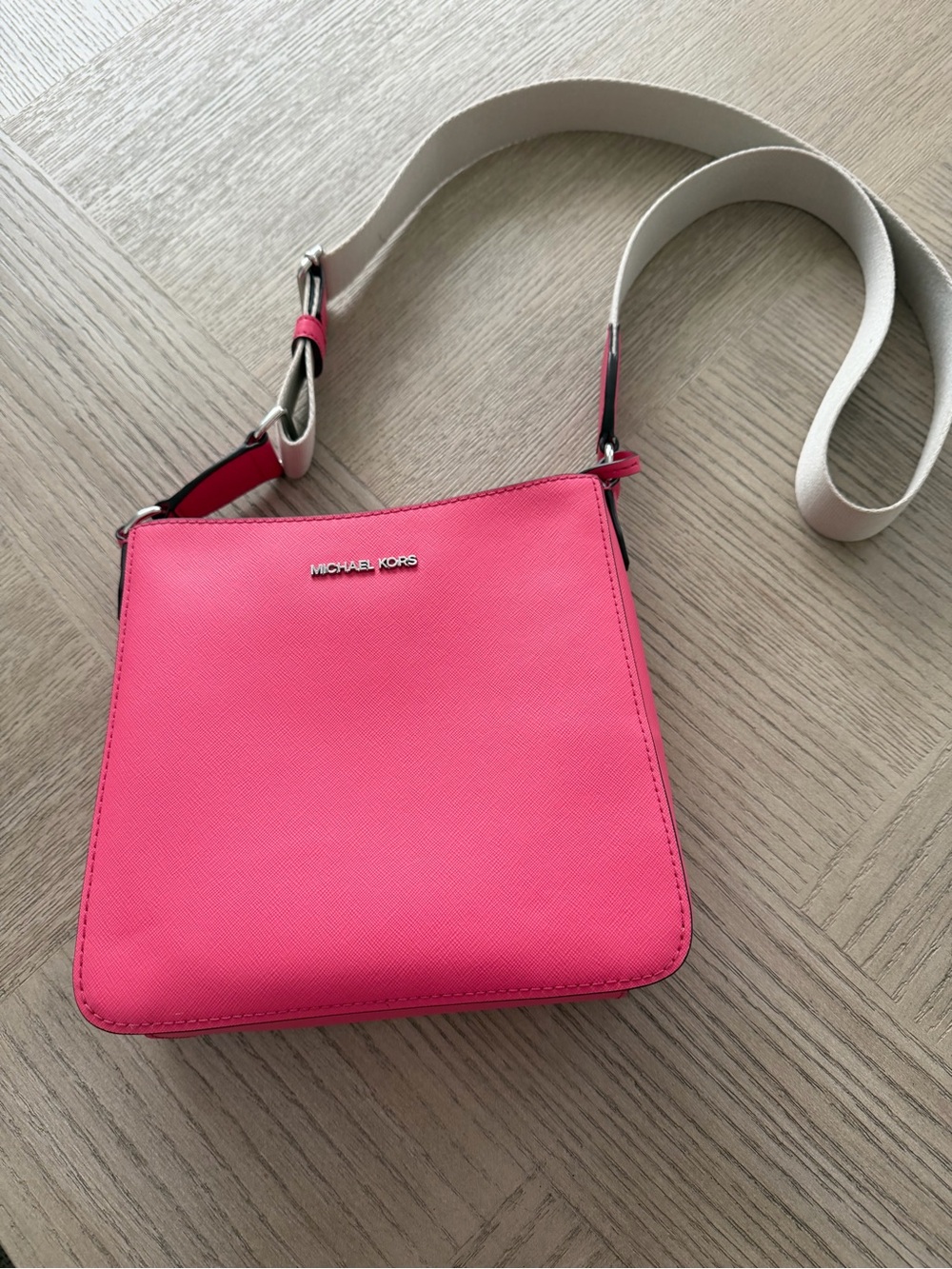 EUC Michael Kors Jet Set Travel Small Messenger Crossbody in Hibiscus 🌺